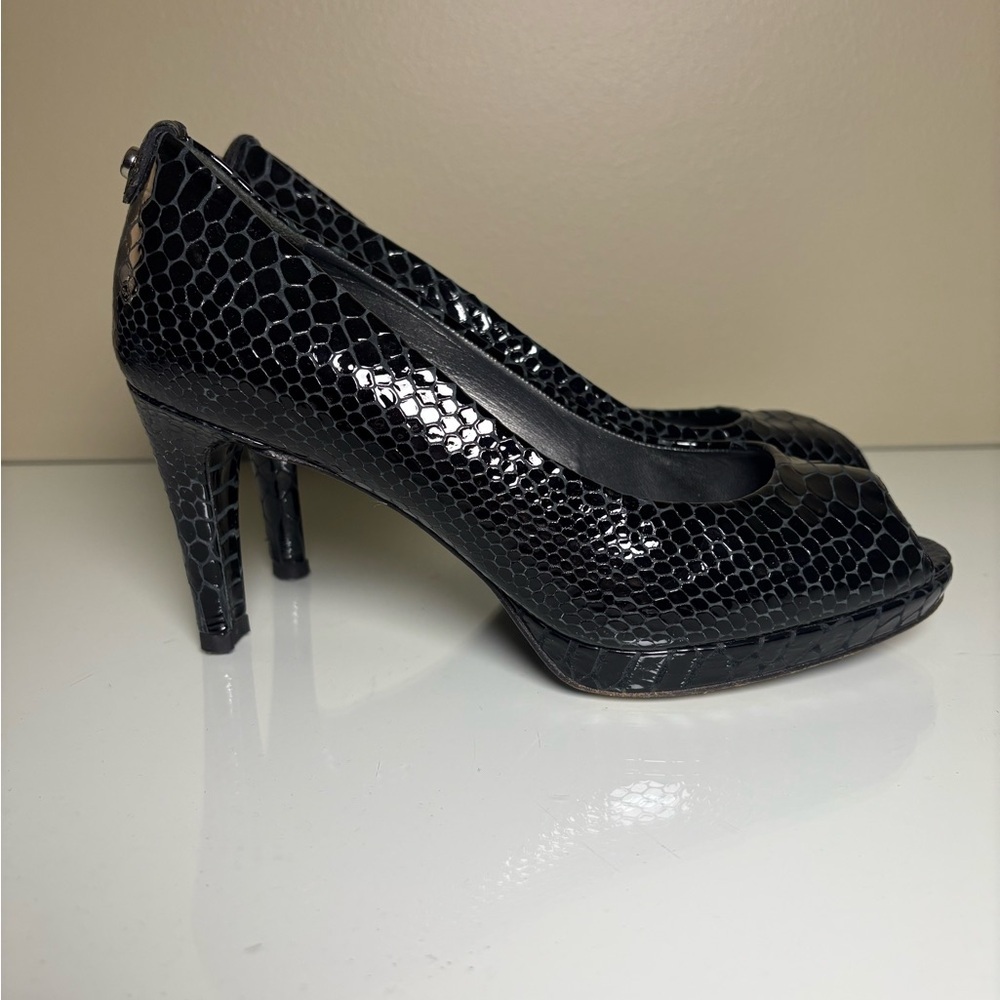 Stuart Weitzman LOGOPLAINFIELD Black Snake Leather Peep Toe Pumps size 8